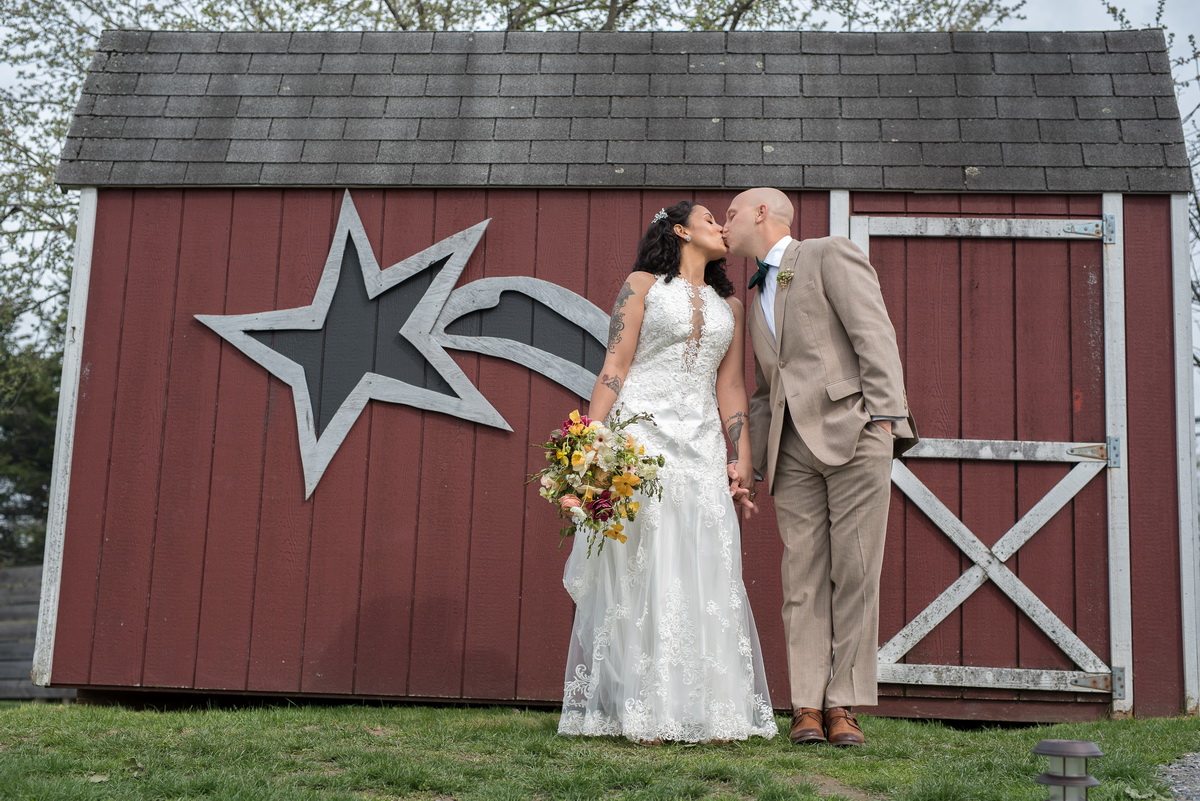 wedding star photo kiss